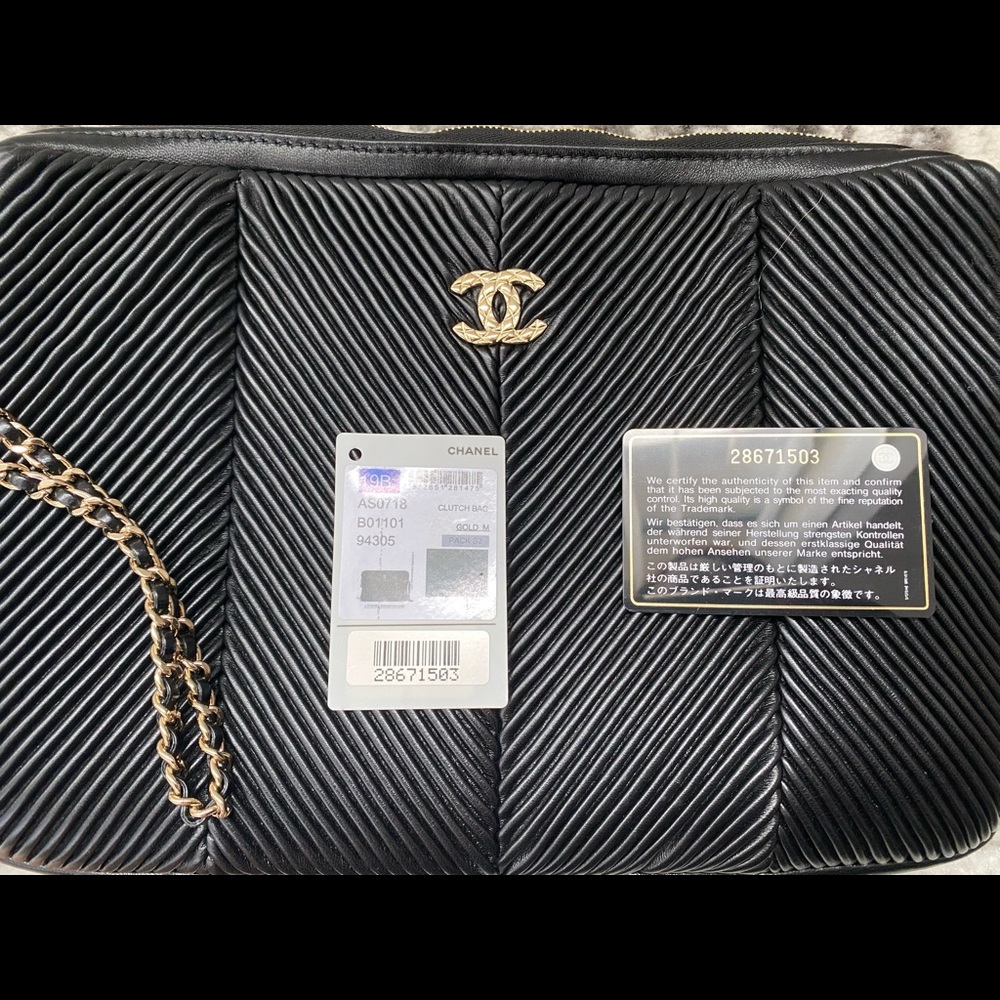 Chanel Clutch/wristlet - Picture 3 of 3
